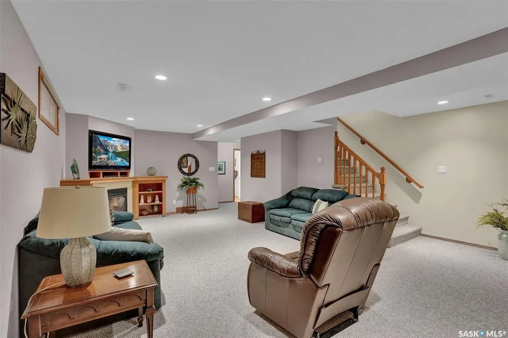 3324 Buckingham Drive E Regina SK S4V 2S8
