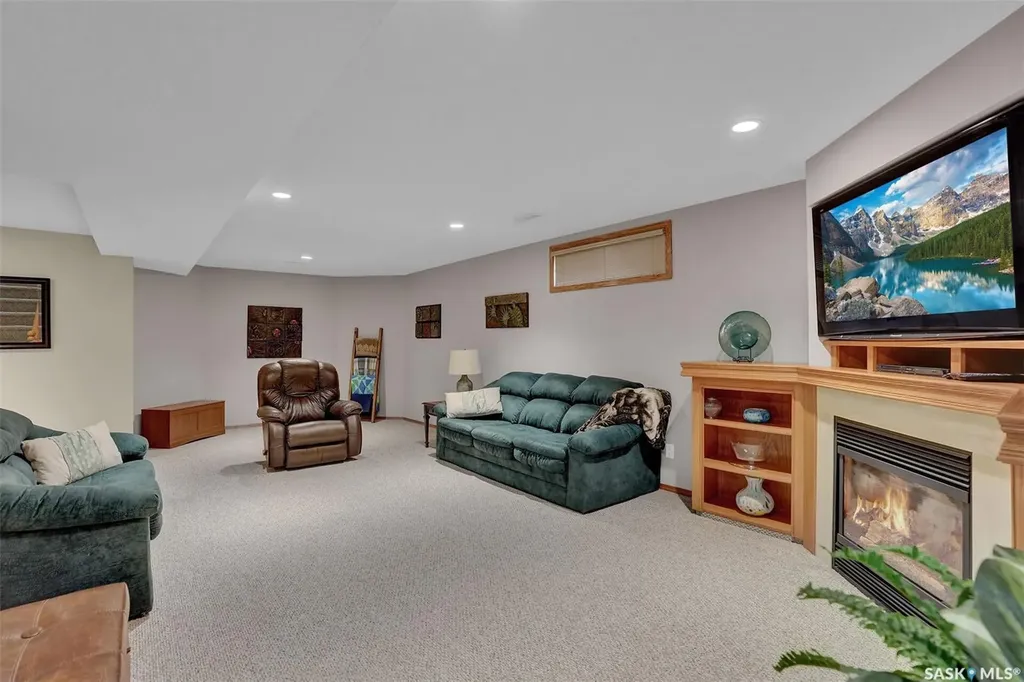 3324 Buckingham Drive E Regina SK S4V 2S8