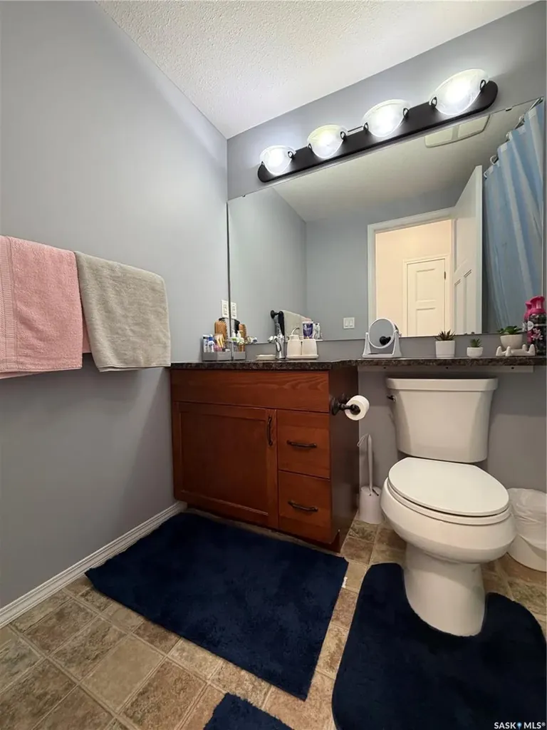 1220 Blackfoot Drive Regina SK S4S 6T2