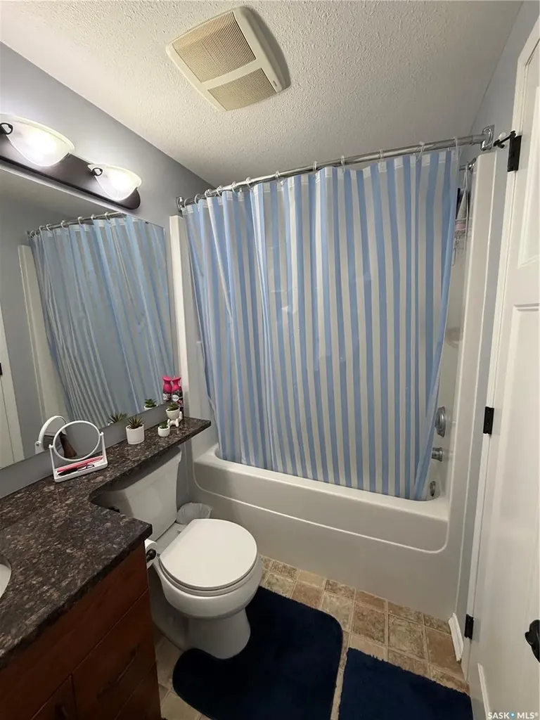 1220 Blackfoot Drive Regina SK S4S 6T2