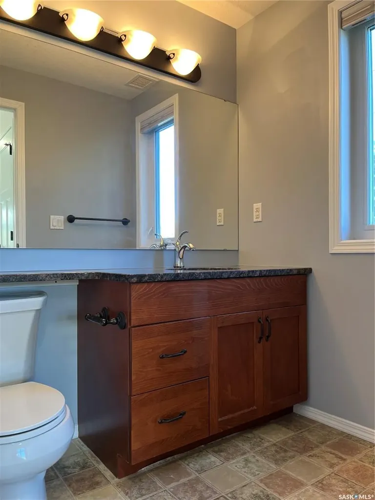 1220 Blackfoot Drive Regina SK S4S 6T2