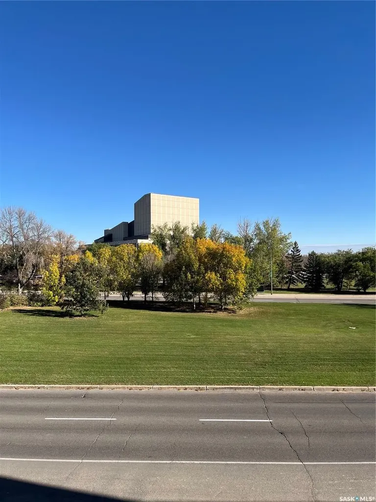 1220 Blackfoot Drive Regina SK S4S 6T2