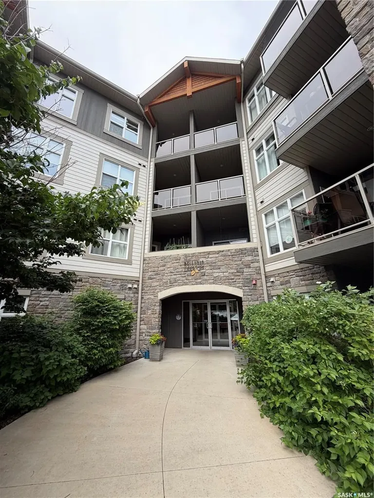 1220 Blackfoot Drive Regina SK S4S 6T2