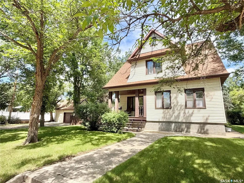 1108 Redland Avenue Moose Jaw SK S6H 3P3