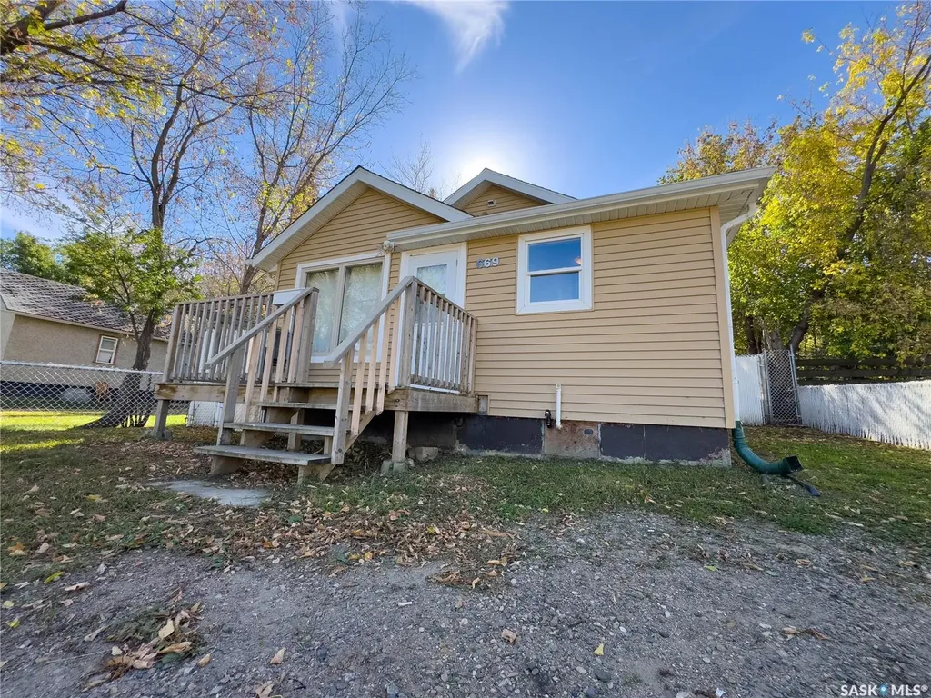 669 18th Street W Prince Albert SK S6V 4A7