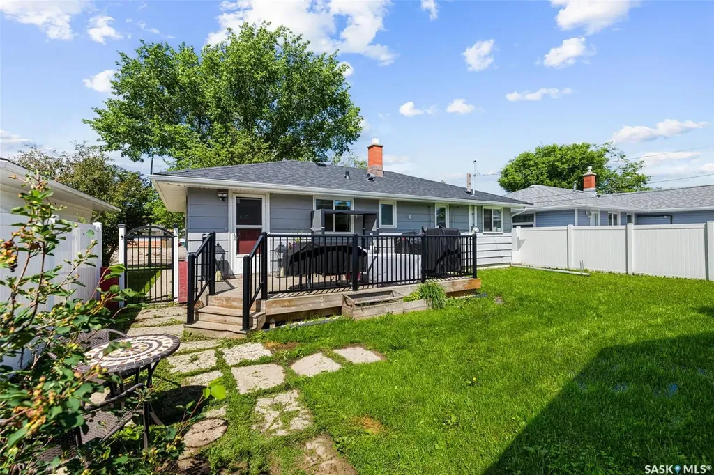 261 Cornwall Street N Regina SK S4R 2G5