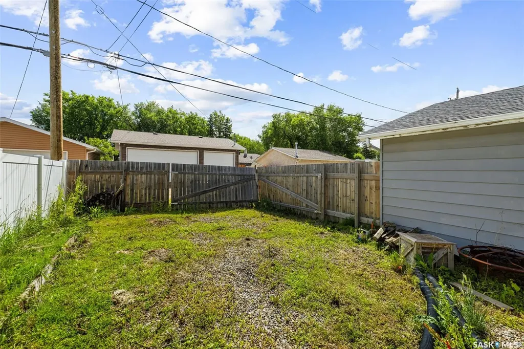261 Cornwall Street N Regina SK S4R 2G5