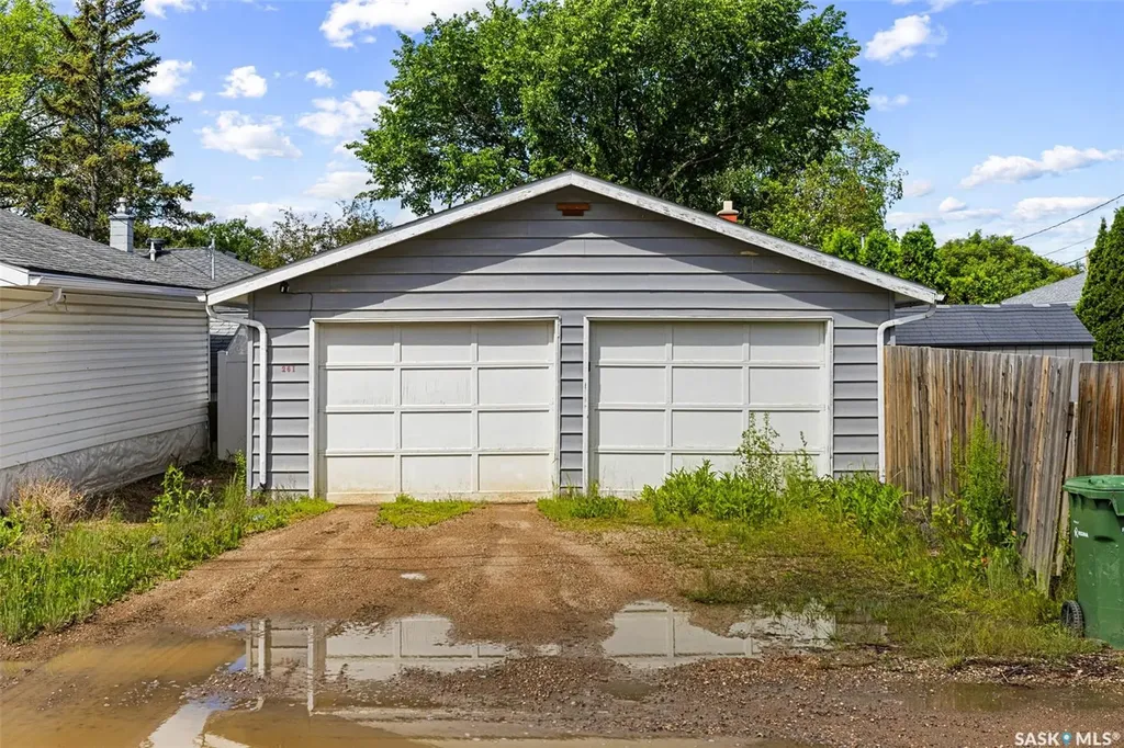 261 Cornwall Street N Regina SK S4R 2G5