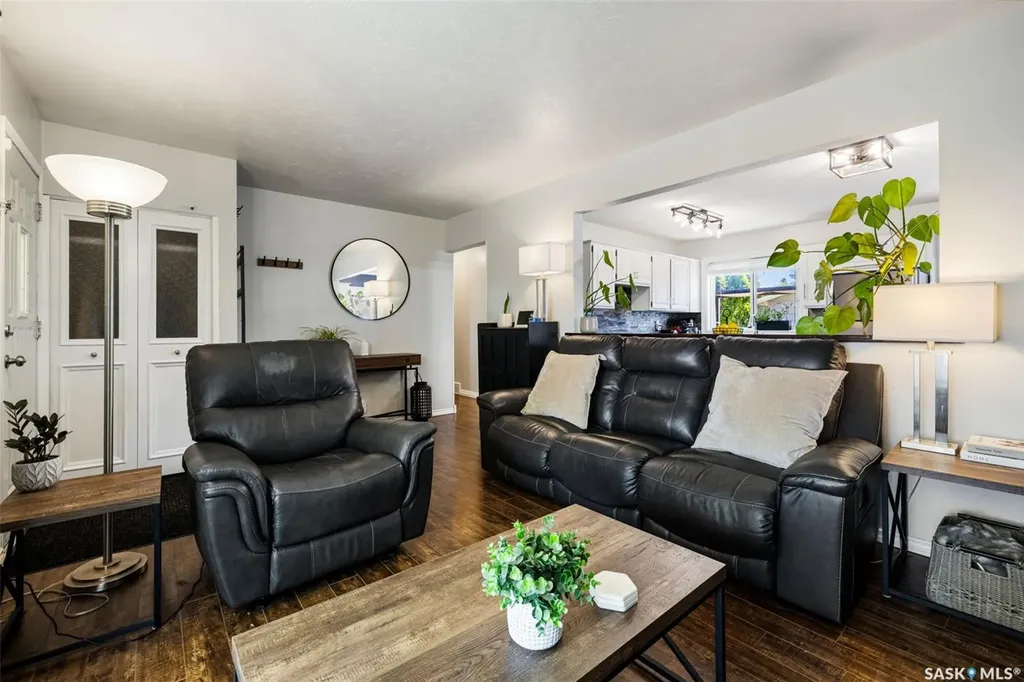 261 Cornwall Street N Regina SK S4R 2G5