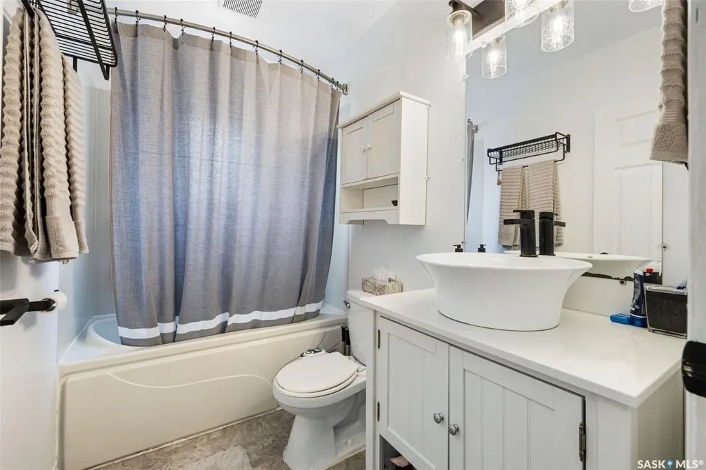 261 Cornwall Street N Regina SK S4R 2G5