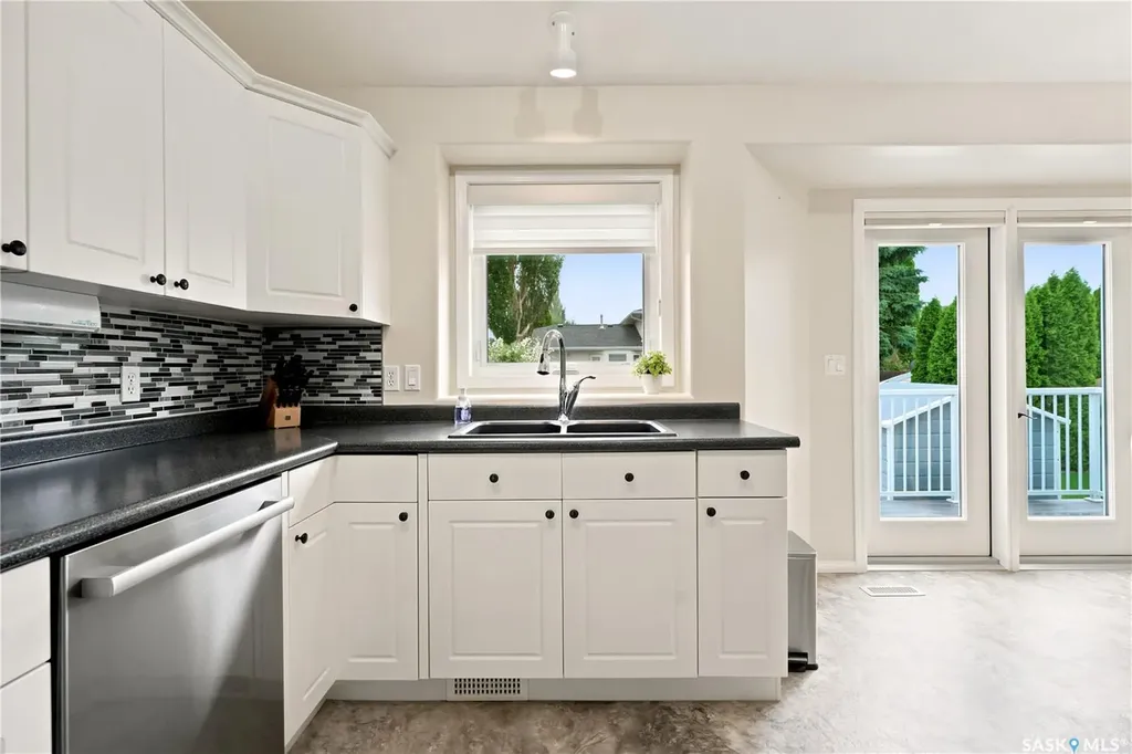 526 Mcwillie Avenue Saskatoon SK S7S 1B6