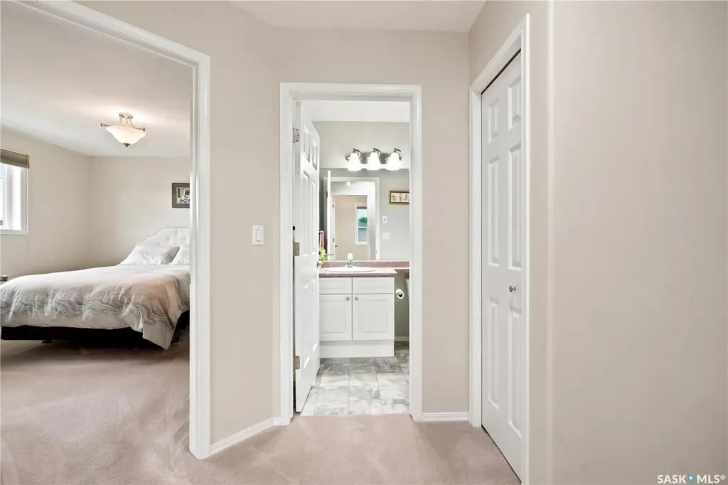 526 Mcwillie Avenue Saskatoon SK S7S 1B6