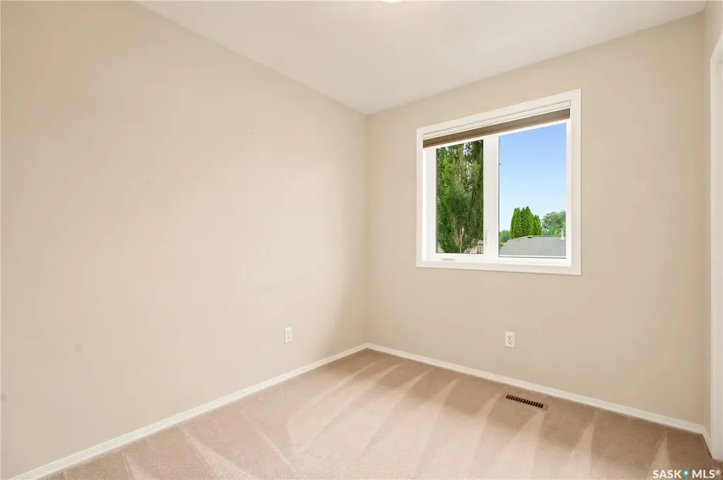 526 Mcwillie Avenue Saskatoon SK S7S 1B6