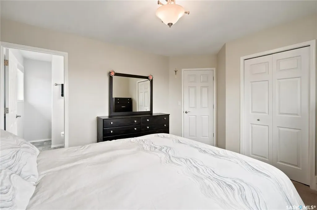 526 Mcwillie Avenue Saskatoon SK S7S 1B6