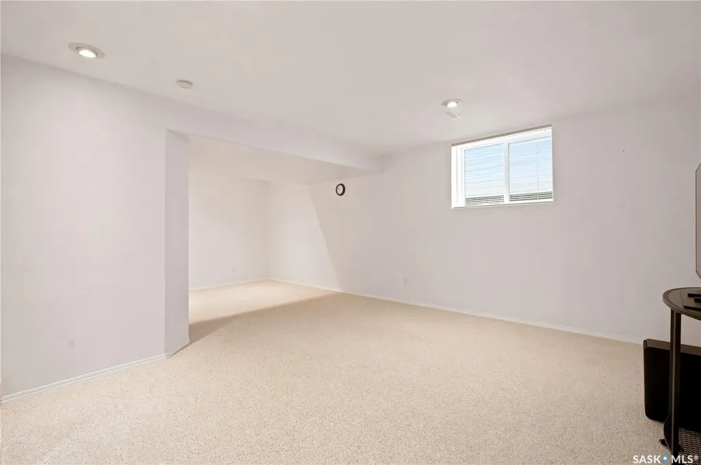 526 Mcwillie Avenue Saskatoon SK S7S 1B6