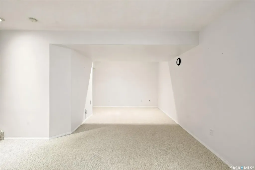 526 Mcwillie Avenue Saskatoon SK S7S 1B6