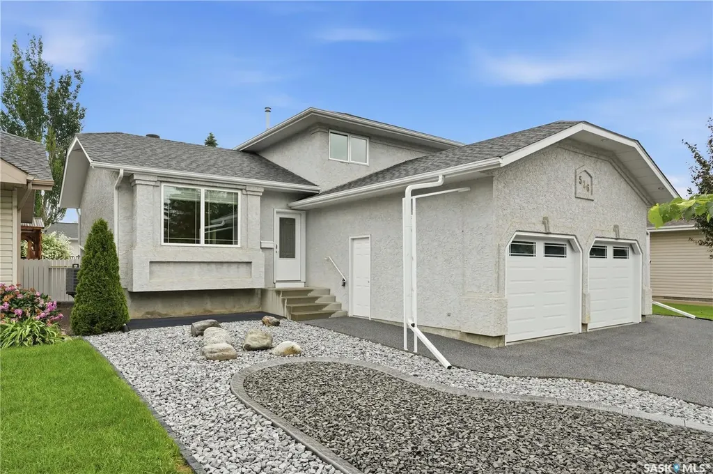 526 Mcwillie Avenue Saskatoon SK S7S 1B6