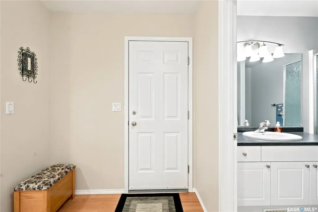 526 Mcwillie Avenue Saskatoon SK S7S 1B6