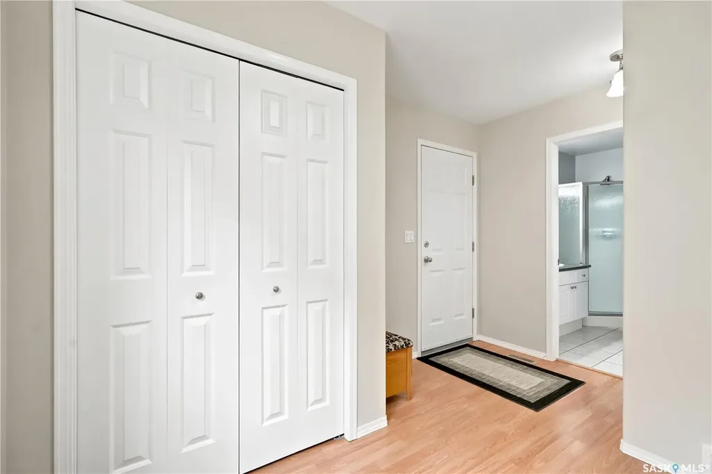 526 Mcwillie Avenue Saskatoon SK S7S 1B6