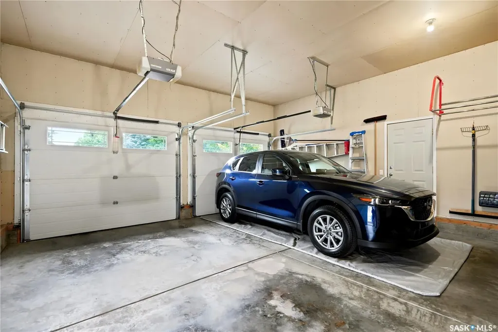 526 Mcwillie Avenue Saskatoon SK S7S 1B6