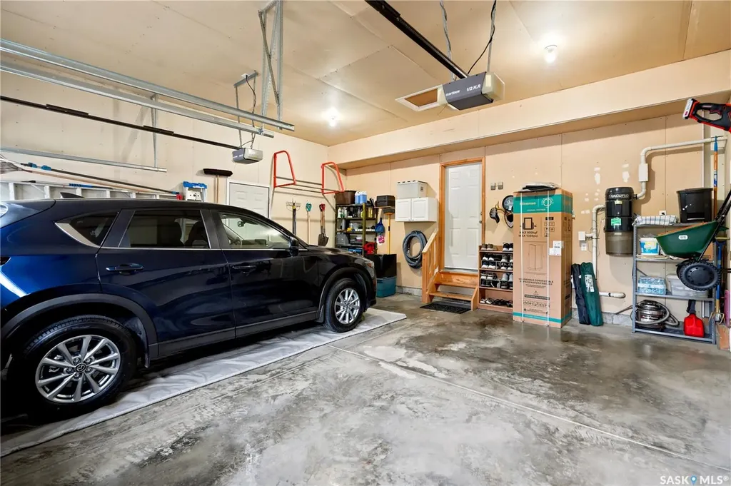 526 Mcwillie Avenue Saskatoon SK S7S 1B6