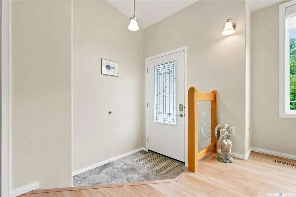 526 Mcwillie Avenue Saskatoon SK S7S 1B6