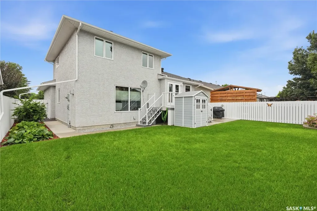 526 Mcwillie Avenue Saskatoon SK S7S 1B6