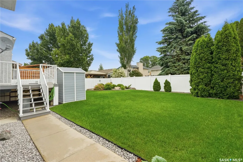 526 Mcwillie Avenue Saskatoon SK S7S 1B6