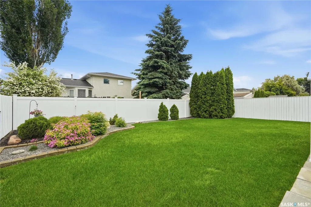 526 Mcwillie Avenue Saskatoon SK S7S 1B6