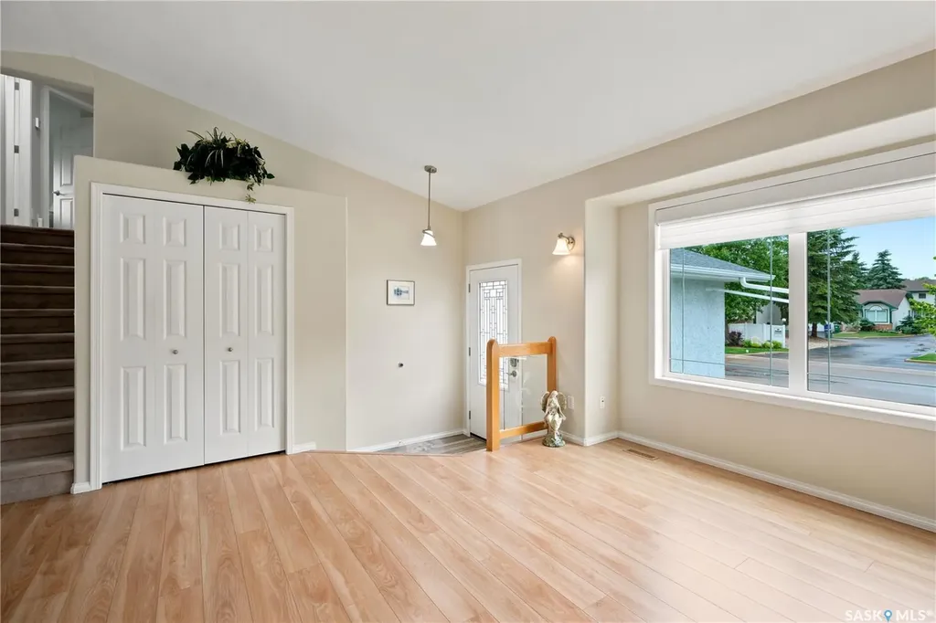 526 Mcwillie Avenue Saskatoon SK S7S 1B6