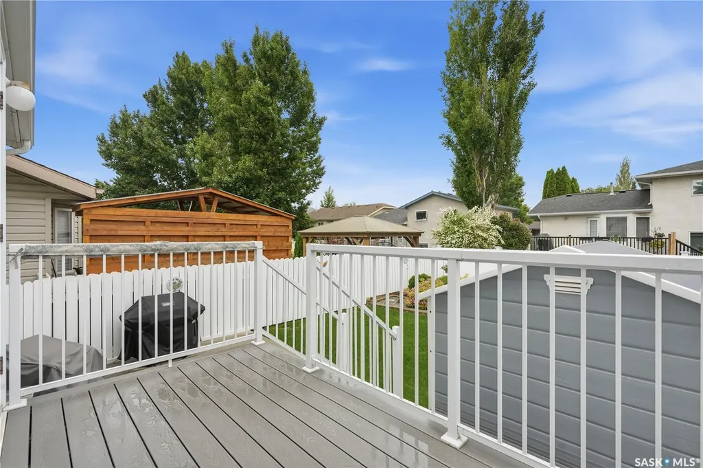 526 Mcwillie Avenue Saskatoon SK S7S 1B6