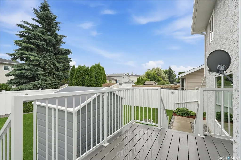 526 Mcwillie Avenue Saskatoon SK S7S 1B6