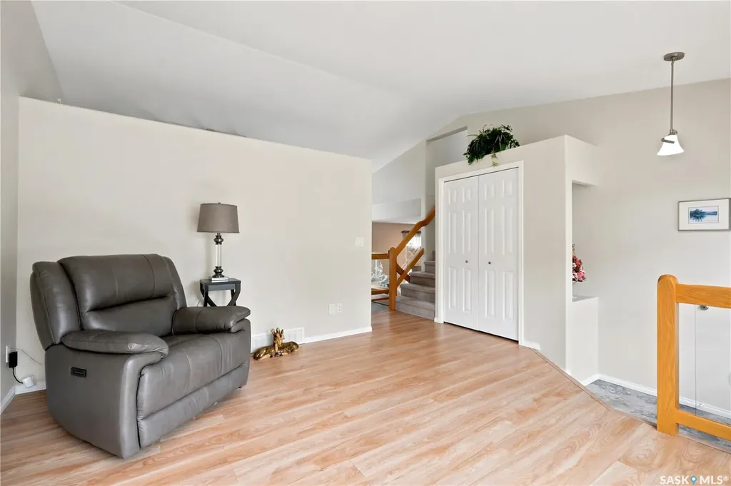 526 Mcwillie Avenue Saskatoon SK S7S 1B6