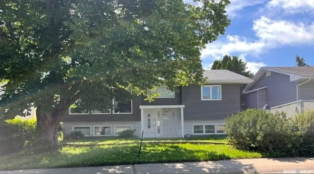 1321 Prince Crescent Moose Jaw SK S6H 6E6