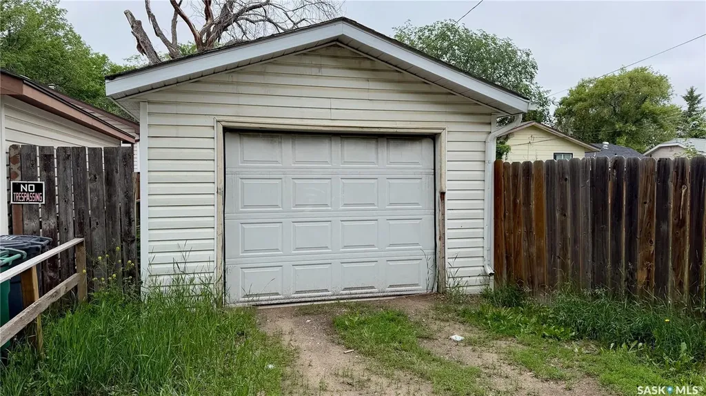 710 M Avenue S Saskatoon SK S7M 2L3