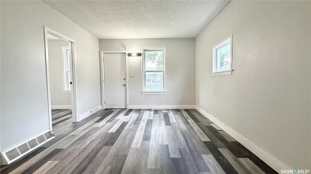 710 M Avenue S Saskatoon SK S7M 2L3