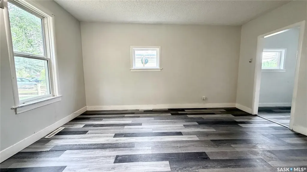 710 M Avenue S Saskatoon SK S7M 2L3
