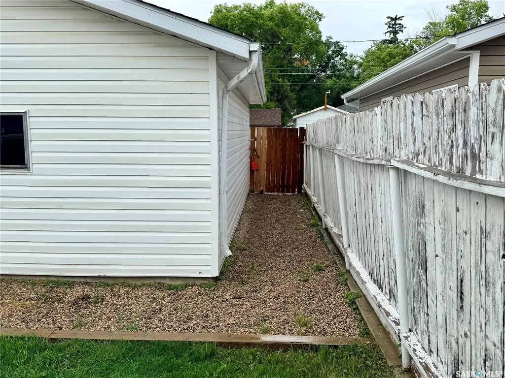 160 3rd Avenue SE Swift Current SK S9H 3K4