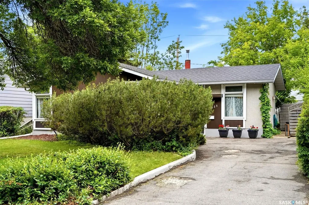 825 Shannon Road Regina SK S4S 5K1