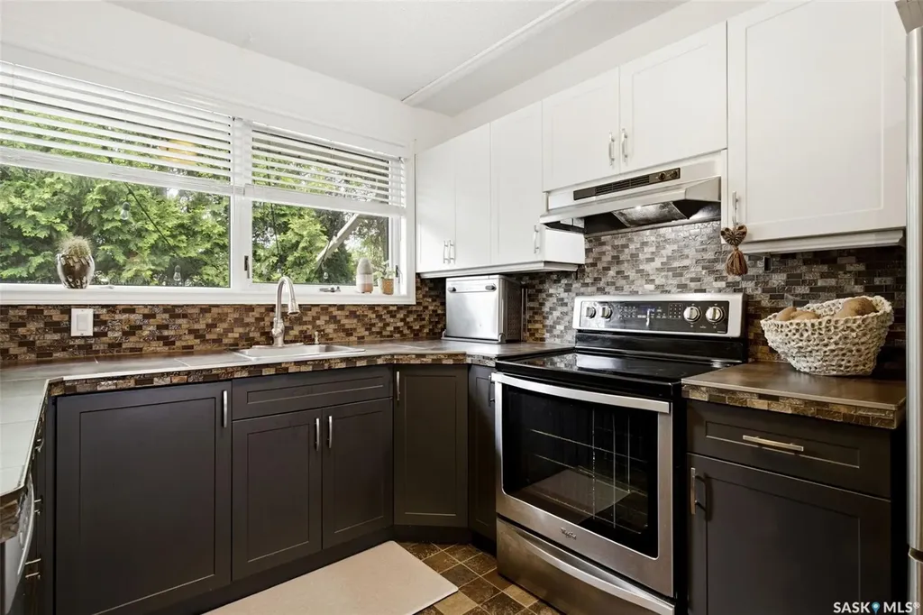 825 Shannon Road Regina SK S4S 5K1