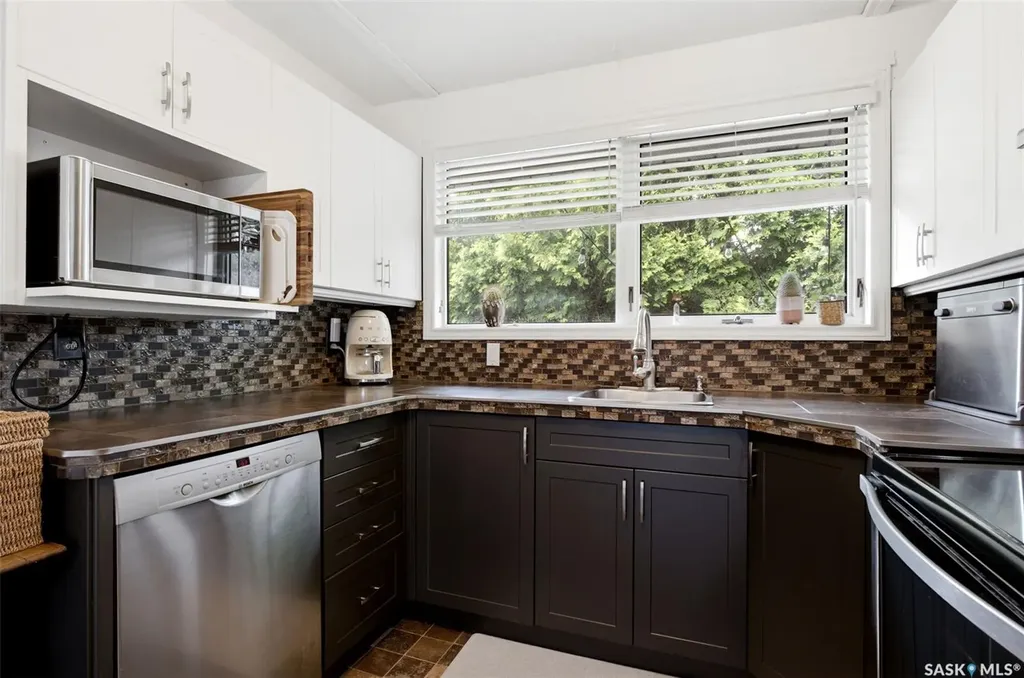825 Shannon Road Regina SK S4S 5K1
