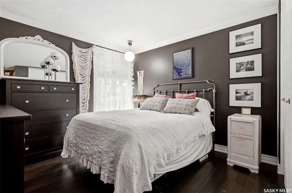 825 Shannon Road Regina SK S4S 5K1
