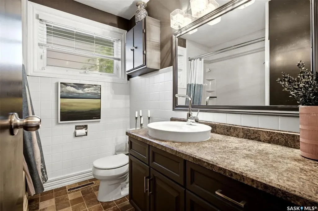 825 Shannon Road Regina SK S4S 5K1