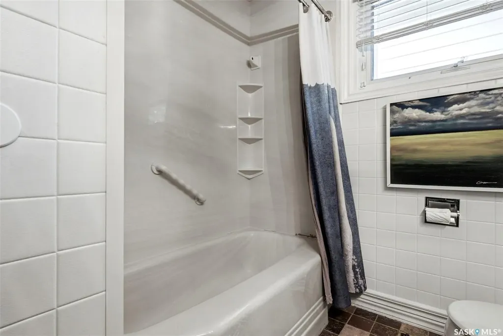 825 Shannon Road Regina SK S4S 5K1