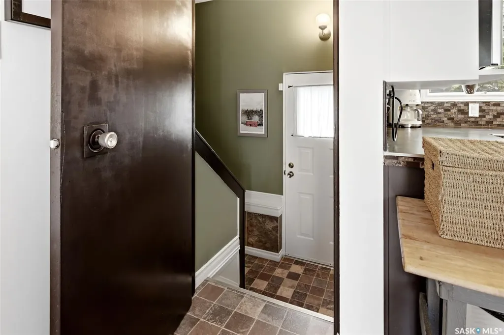 825 Shannon Road Regina SK S4S 5K1