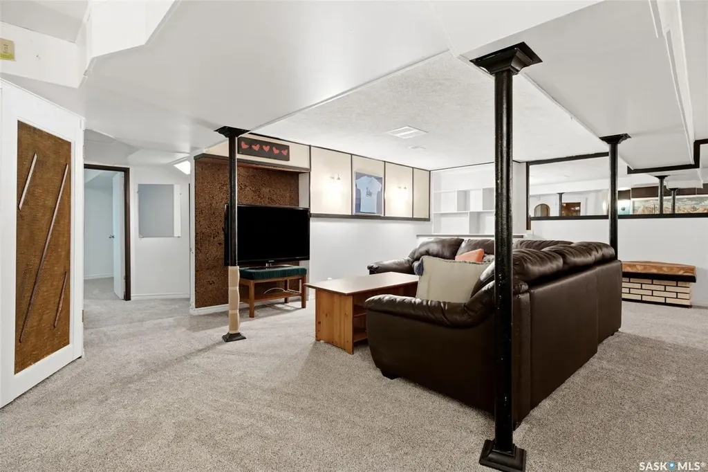 825 Shannon Road Regina SK S4S 5K1