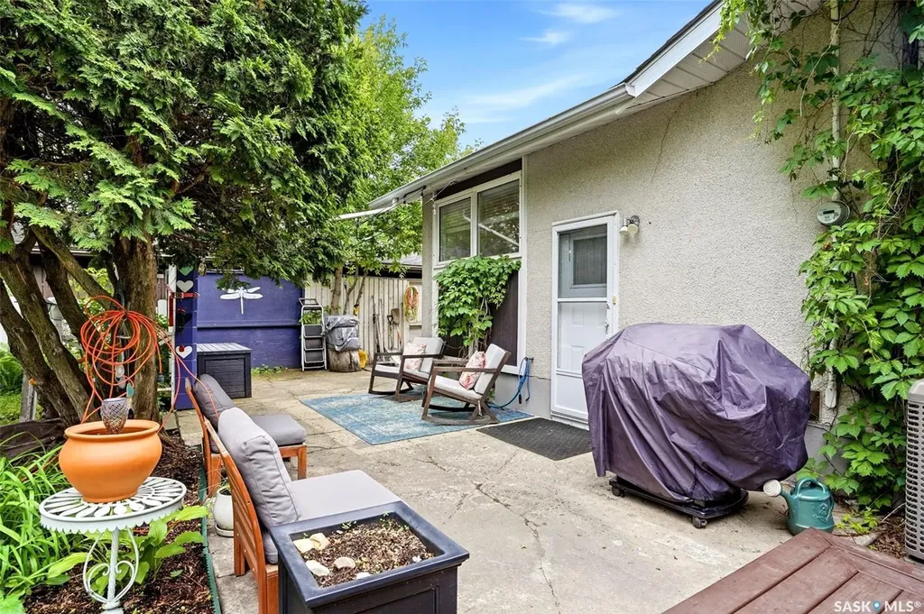 825 Shannon Road Regina SK S4S 5K1