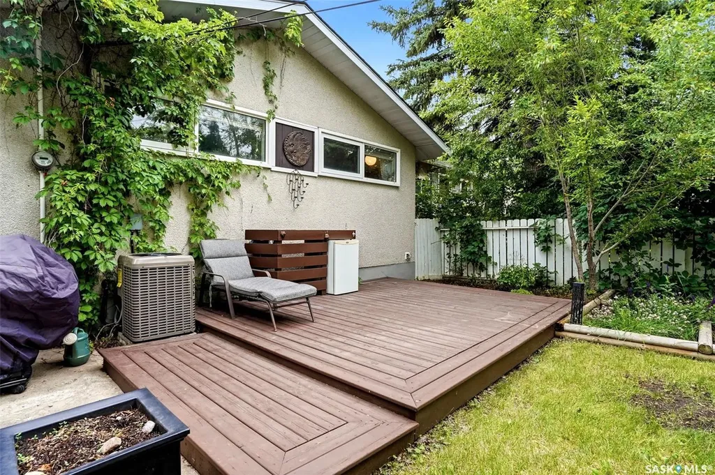 825 Shannon Road Regina SK S4S 5K1