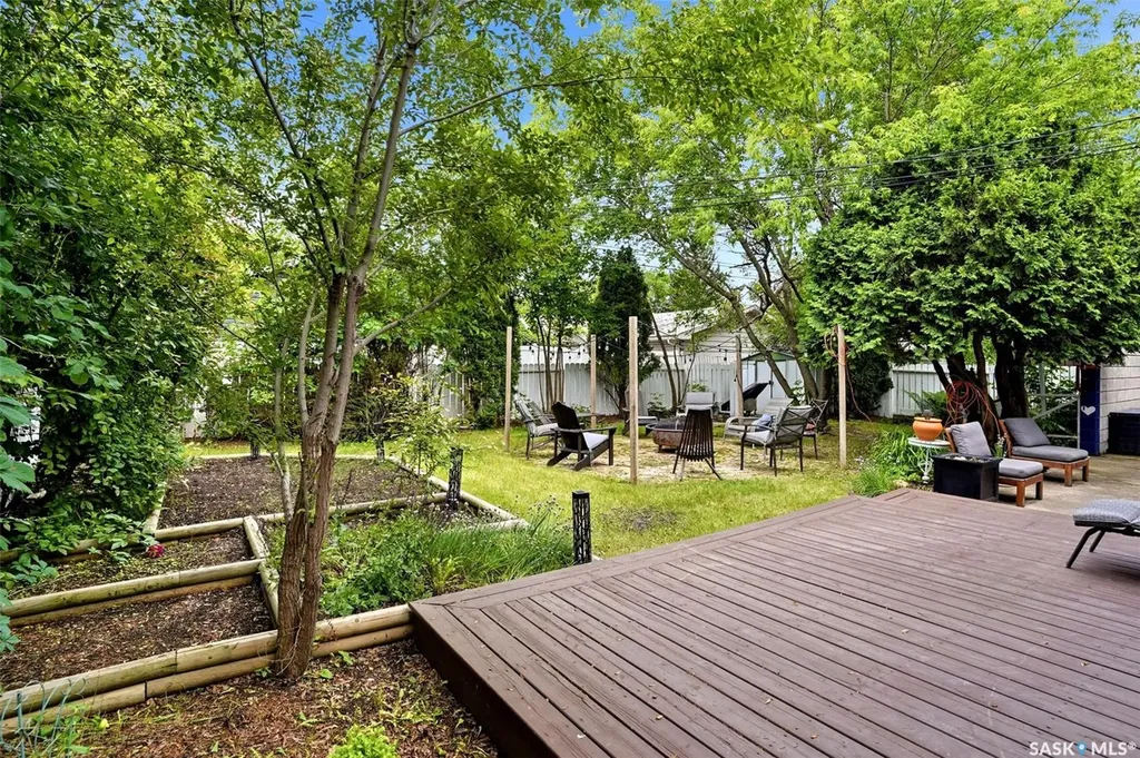 825 Shannon Road Regina SK S4S 5K1