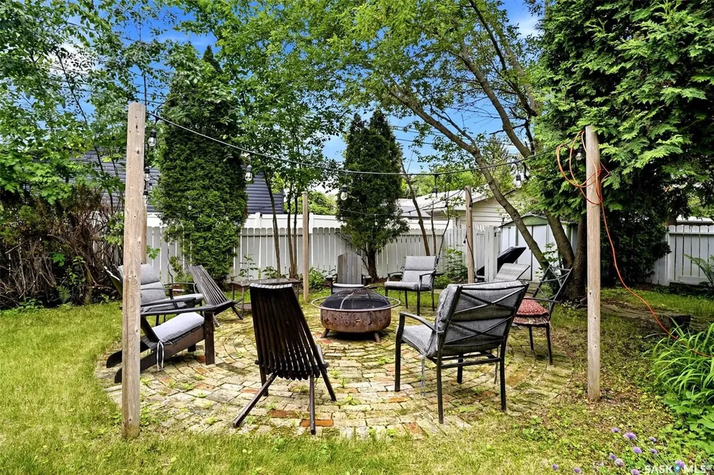825 Shannon Road Regina SK S4S 5K1